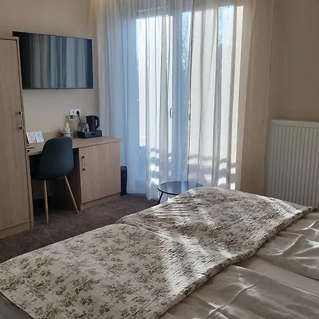 Goscinne Cmn Berta Rogus 3*